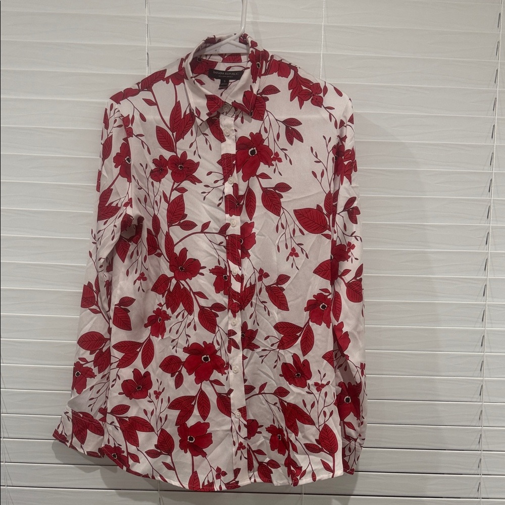 Banana Republic Red and White Floral Shirt